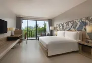 Le Méridien Phuket Mai Khao Beach Resort