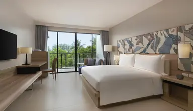 Le Méridien Phuket Mai Khao Beach Resort