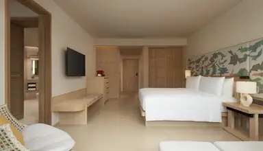 Le Méridien Phuket Mai Khao Beach Resort
