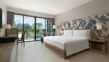Le Méridien Phuket Mai Khao Beach Resort