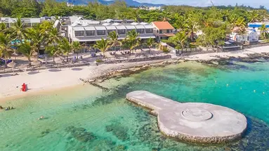 Le Peninsula Bay Beach Resort