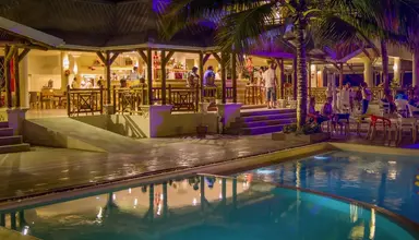 Le Peninsula Bay Beach Resort