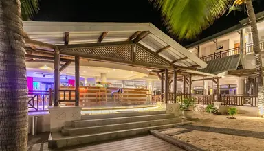 Le Peninsula Bay Beach Resort