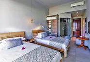 Le Peninsula Bay Beach Resort