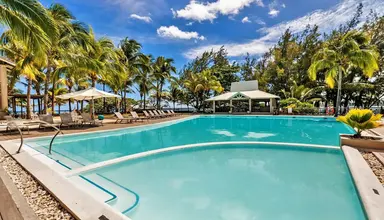 Le Peninsula Bay Beach Resort