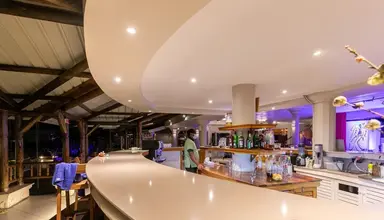 Le Peninsula Bay Beach Resort