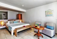 Le Peninsula Bay Beach Resort