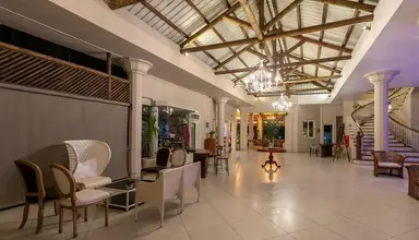 Le Peninsula Bay Beach Resort