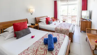 Le Peninsula Bay Beach Resort