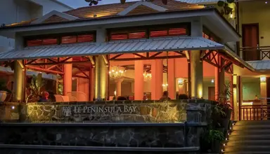 Le Peninsula Bay Beach Resort