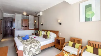 Le Peninsula Bay Beach Resort