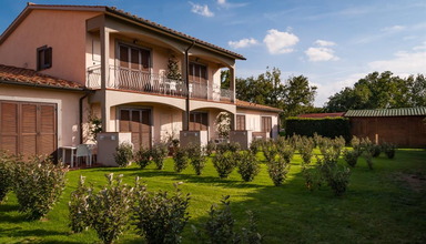 Le Querce Village
