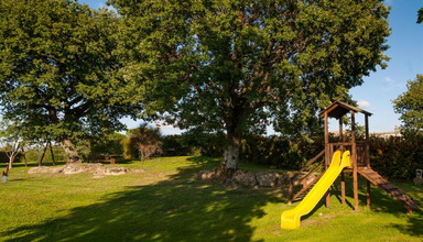 Le Querce Village