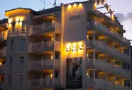 Le Rose Suite