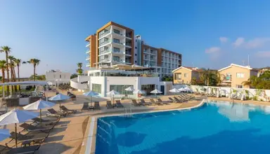 Leonardo Crystal Cove by the Sea