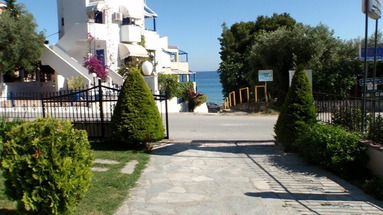 Leonidas Apartments