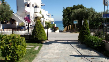 Leonidas Apartments