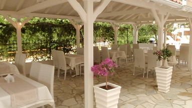 Leonidas Apartments