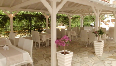 Leonidas Apartments