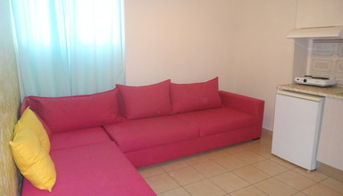Leonidas Apartments