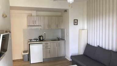 Leonidas Apartments