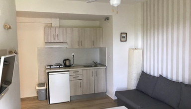 Leonidas Apartments