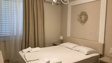 Leonidas Apartments