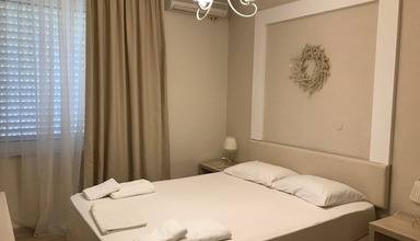 Leonidas Apartments