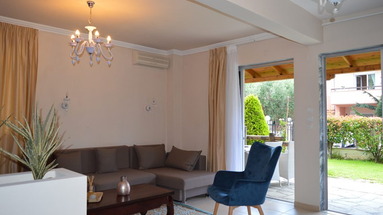 Leonidas Apartments