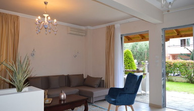 Leonidas Apartments