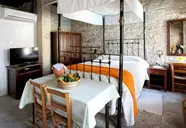 Leonidas Village Houses