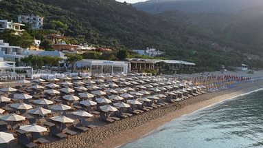 Lichnos Beach Hotel & Suites