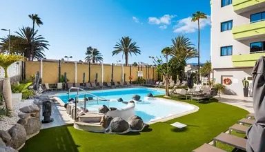 LIVVO Anamar Suites