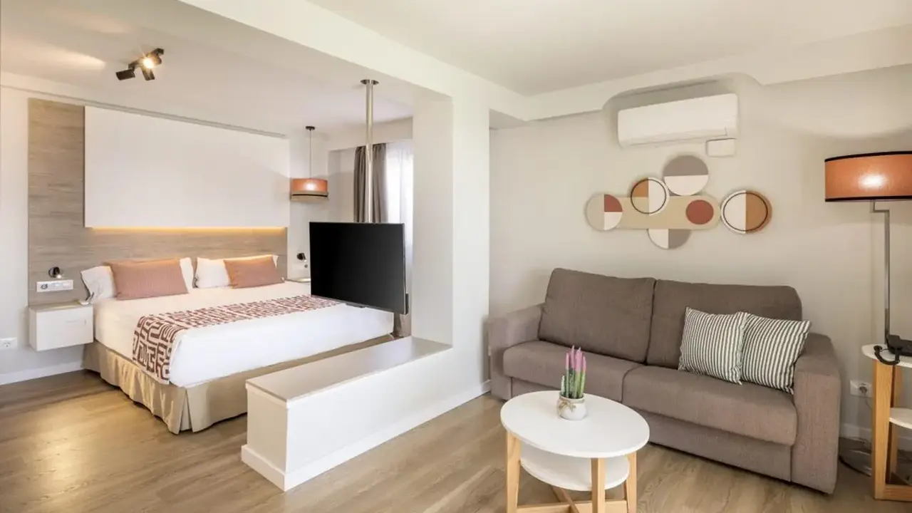 LIVVO Anamar Suites