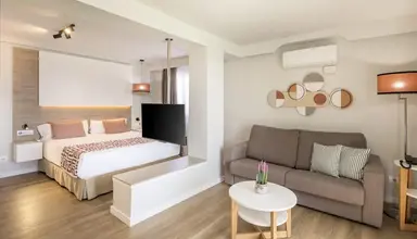 LIVVO Anamar Suites