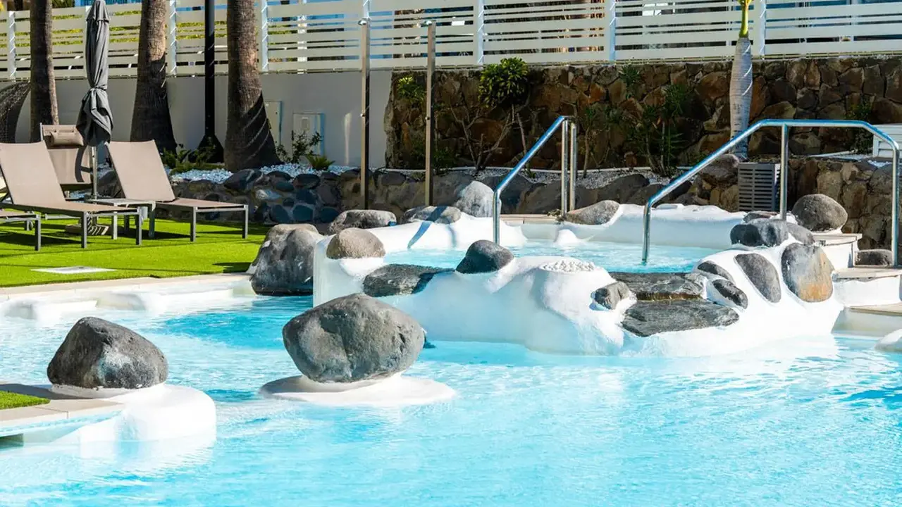 LIVVO Anamar Suites