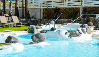 LIVVO Anamar Suites