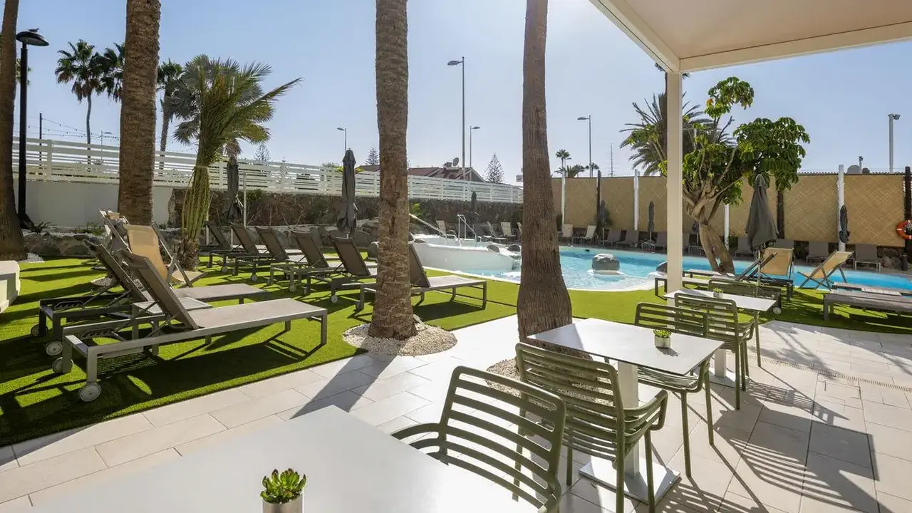 LIVVO Anamar Suites