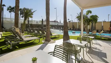 LIVVO Anamar Suites