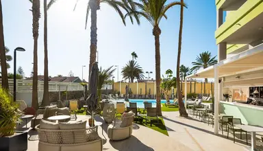 LIVVO Anamar Suites