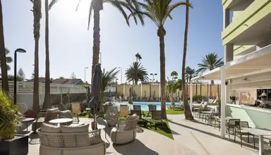 LIVVO Anamar Suites