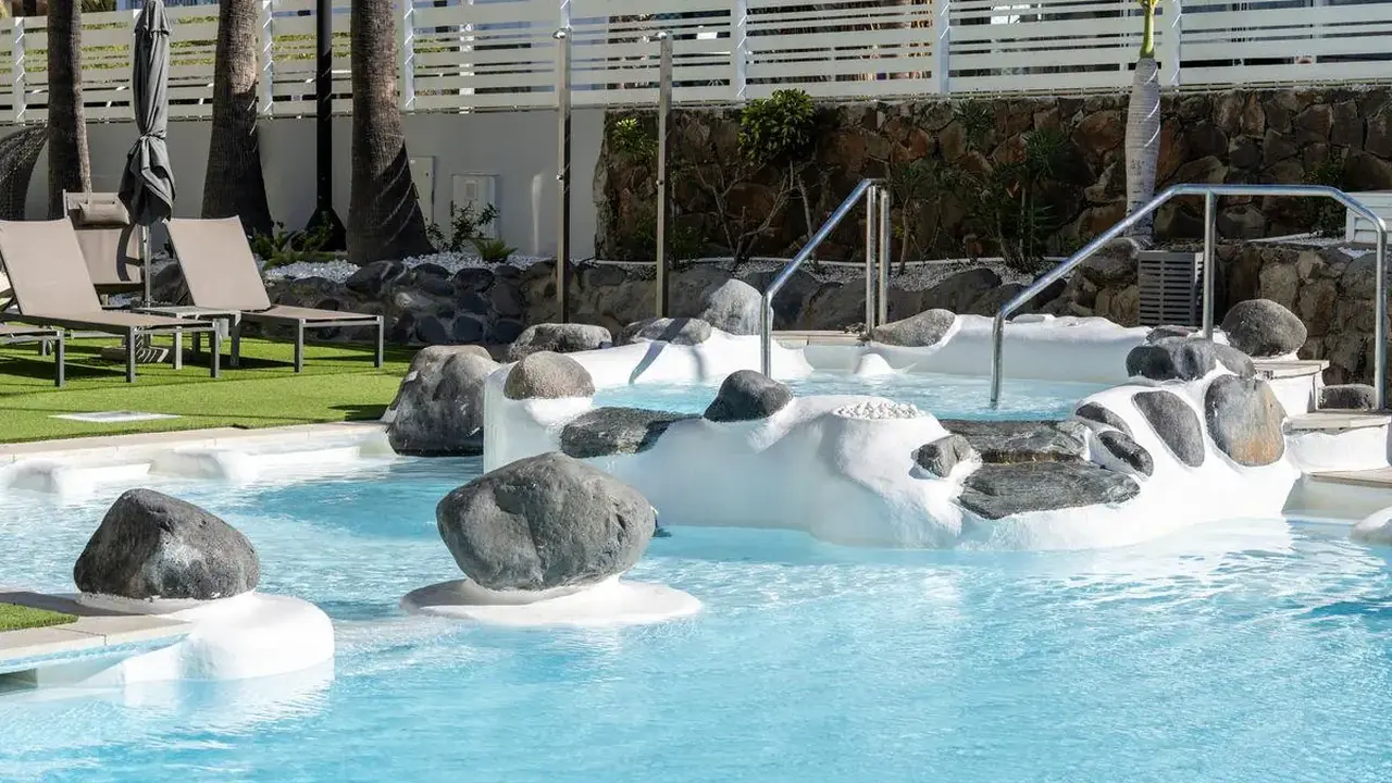 LIVVO Anamar Suites