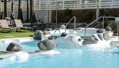 LIVVO Anamar Suites