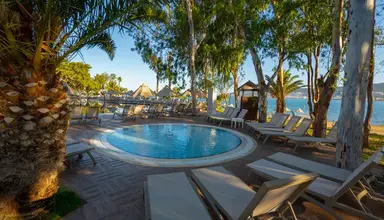 Long Beach Club Nature