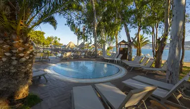 Long Beach Club Nature