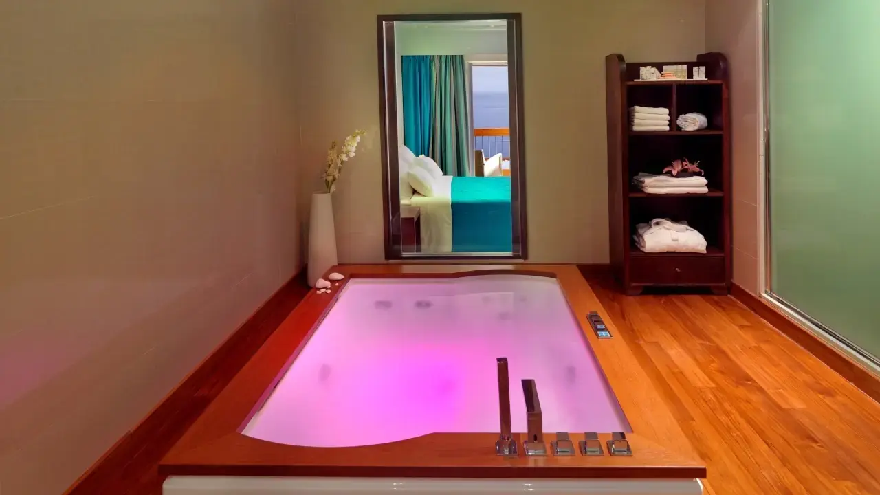 Louis Apostolata Island Resort