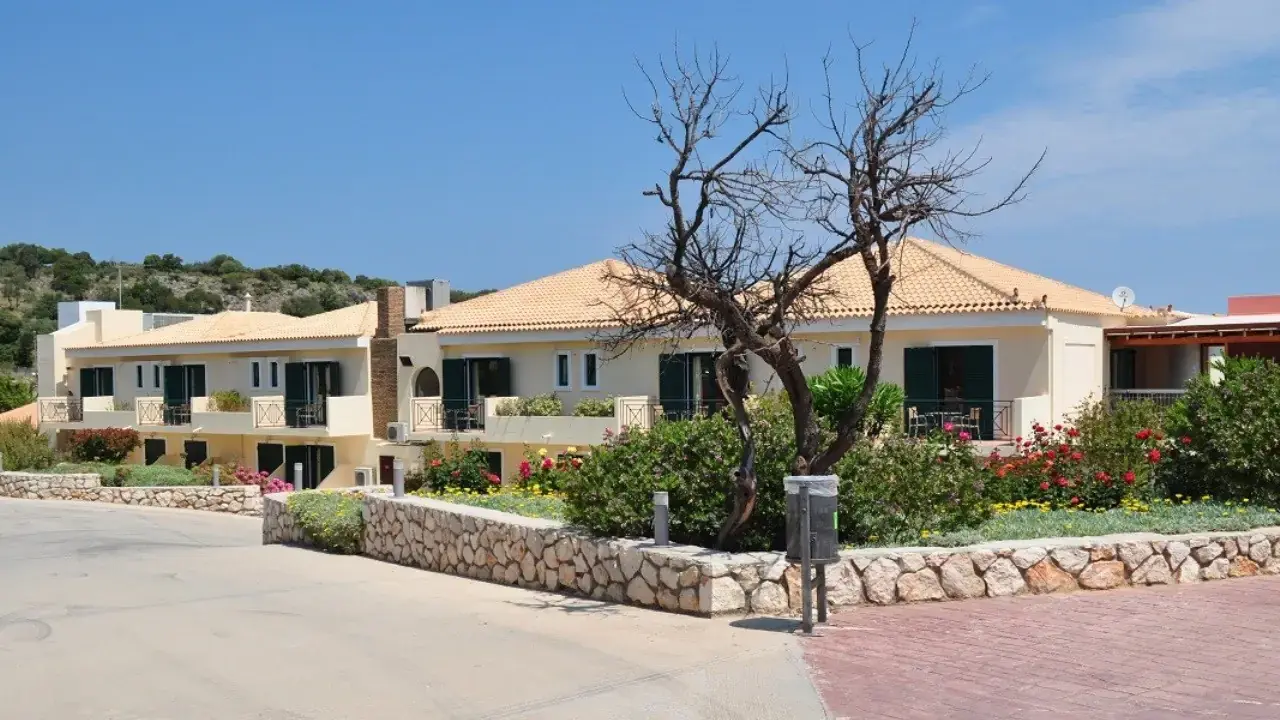 Louis Apostolata Island Resort