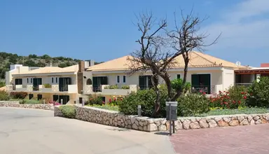 Louis Apostolata Island Resort