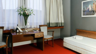 M - Hotel