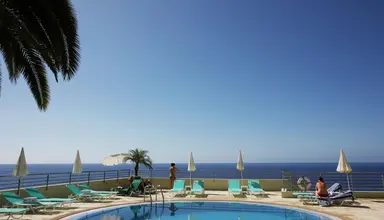 Madeira Regency Cliff